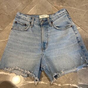 Abercrombie & Fitch High Rise Dad Short.